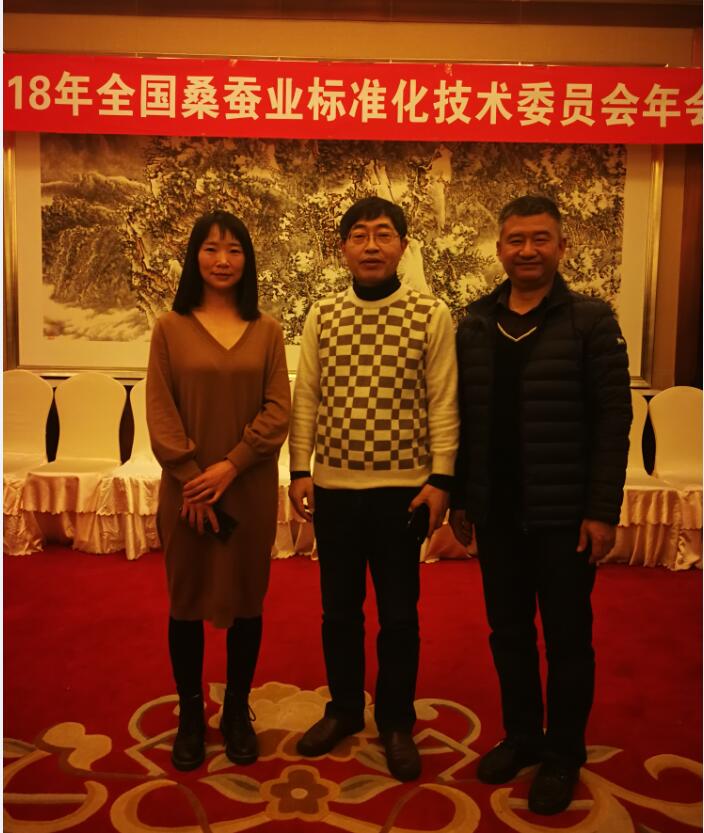 云南参会代表与标委会秘书长合影.jpg