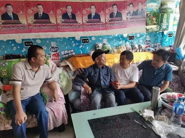 走访慰问现场1.jpg